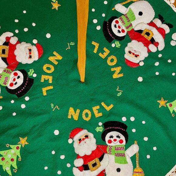 Bucilla Jeweled Christmas Tree Skirt Vintage Noel Handmade Santa Snowman Green - Picture 2 of 13